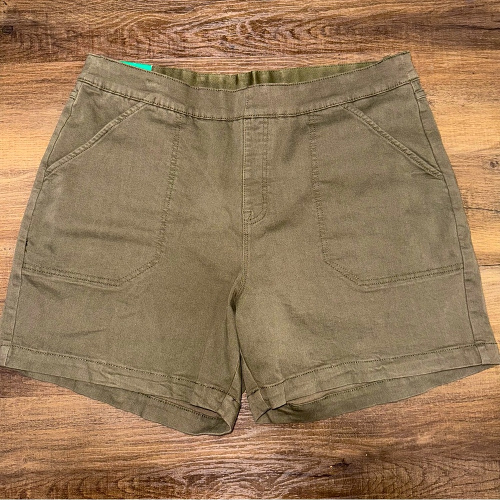 NWOT Nautica Women’s High Waisted Pull-On Shorts
